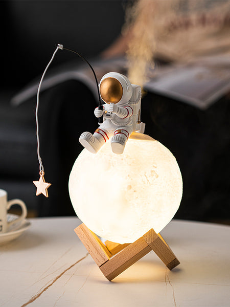 Astronaut Figurines Home Decoration Resin Space Man Miniature Night Light Humidifier Cold Fog Machine Accessories