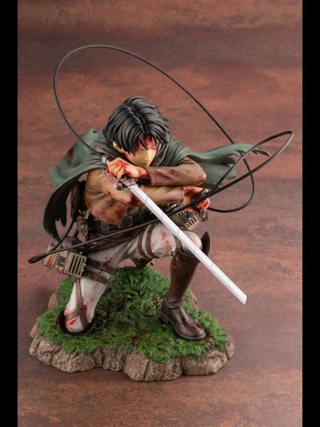 Attack on the giant army commander Liweier's figurine battle damage kneeling posture blood battle figurine anime model