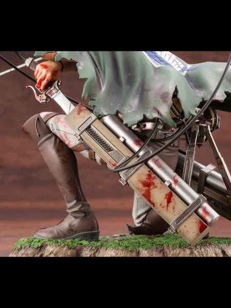 Attack on the giant army commander Liweier's figurine battle damage kneeling posture blood battle figurine anime model