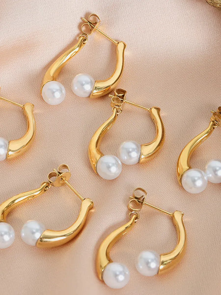 Elegant split design with high gloss pearl inlay simple titanium steel gold-plated earrings
