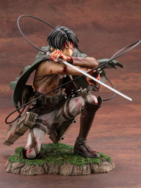 Attack on the giant army commander Liweier's figurine battle damage kneeling posture blood battle figurine anime model