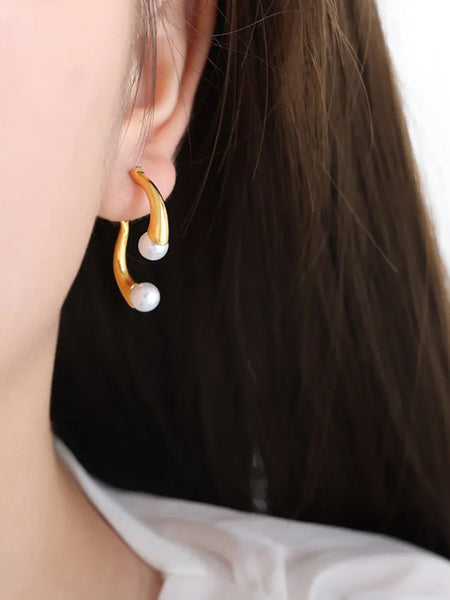 Elegant split design with high gloss pearl inlay simple titanium steel gold-plated earrings