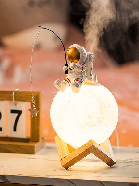 Astronaut Figurines Home Decoration Resin Space Man Miniature Night Light Humidifier Cold Fog Machine Accessories